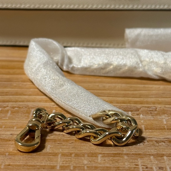 ON SALE!! Kate Spade Ivory Crossbody Bag with Gold Accents - Picture 3 of 16